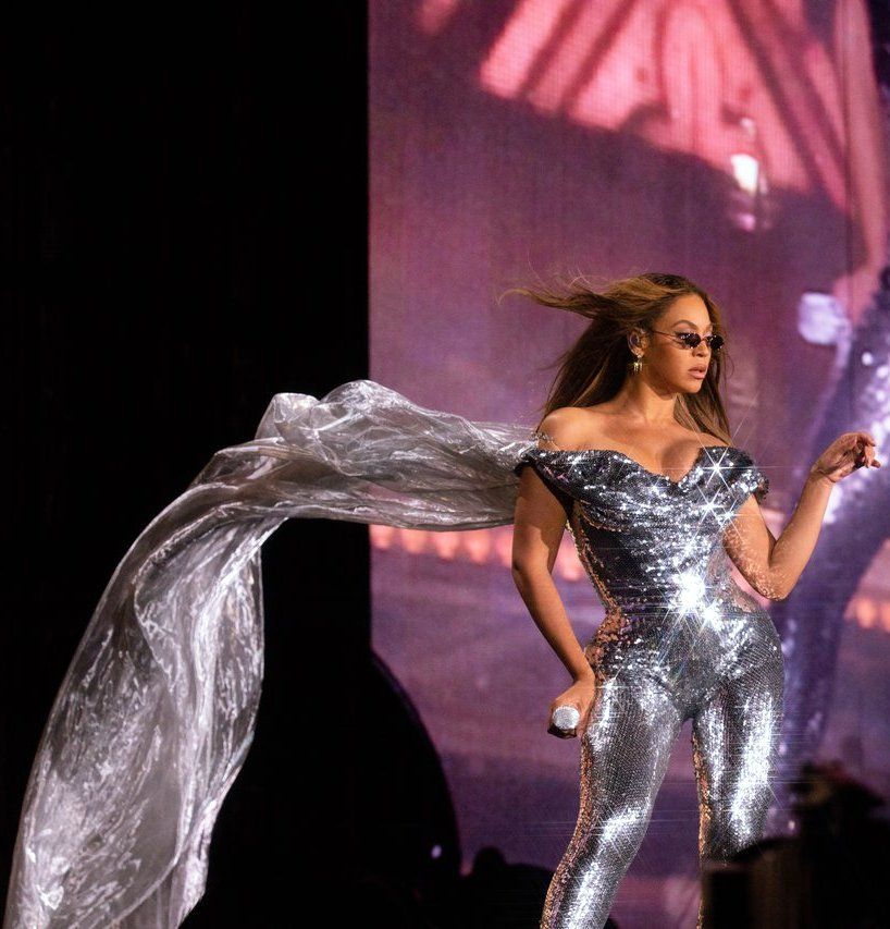 Beyonce ReDefines SILVER Fashion Like never be for